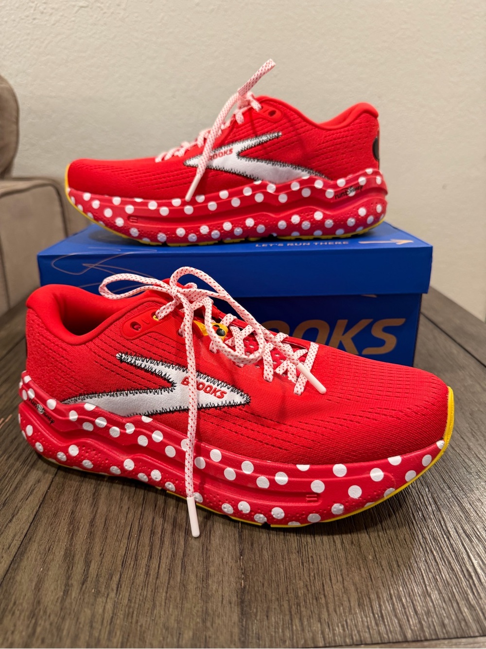 RunDisney Brooks Ghost Max 2 Minnie Mouse Shoes Men’s 9/Women’s 10.5 W Sold Out